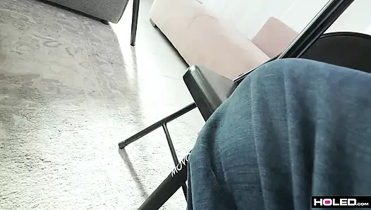 Keuschheitspuppe schwingt ihr arschloch weiter auf fetten schwanz