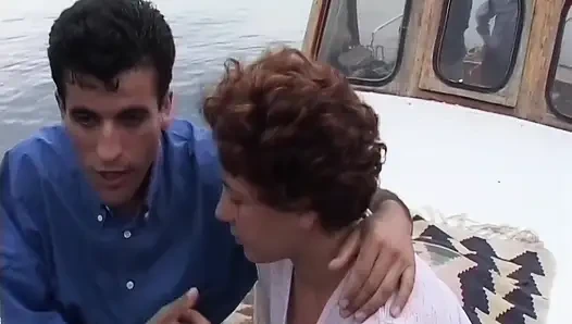 Ahmet ve Selma Türk teknesinde açık havada sikişiyor