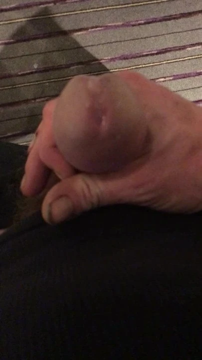 Kyle Barnes handjob