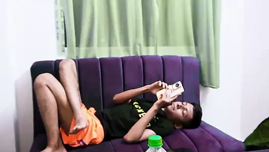 Adik tiriku dientot habis-habisan sama pacarnya di depanku