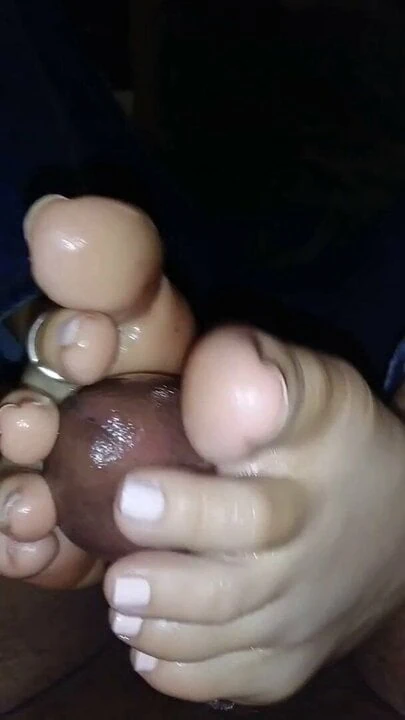 Crazy For Feet Toejob