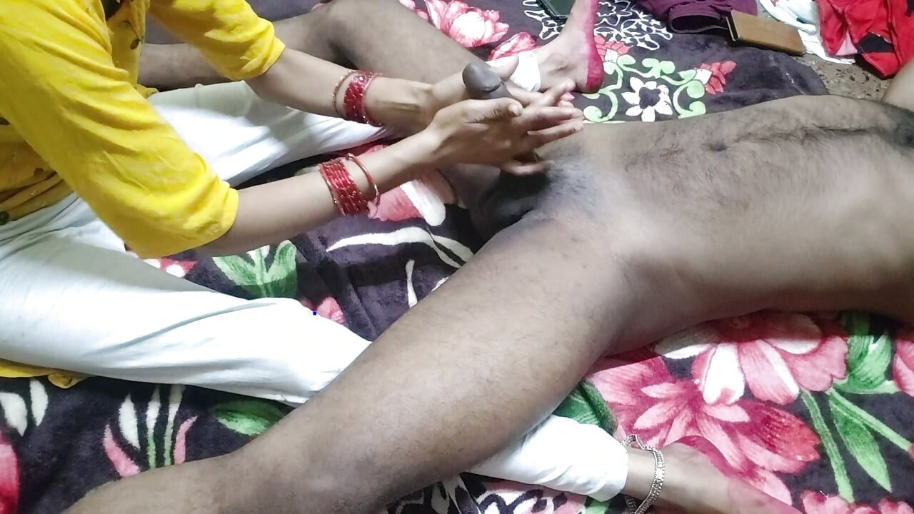 Hot Pooja bhabhi ne land me tel lagakar garam chut me andar tak chudai karwayi aunty Sex