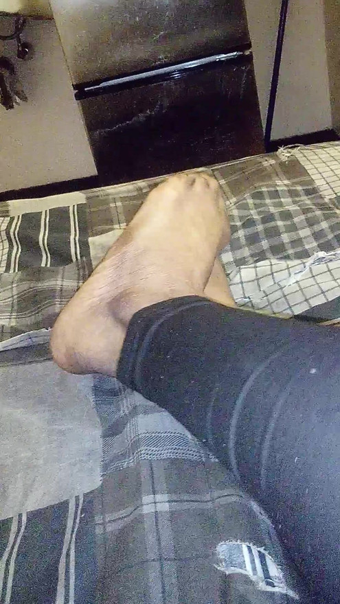 Late night pretty feet foot rubbing foot fetish