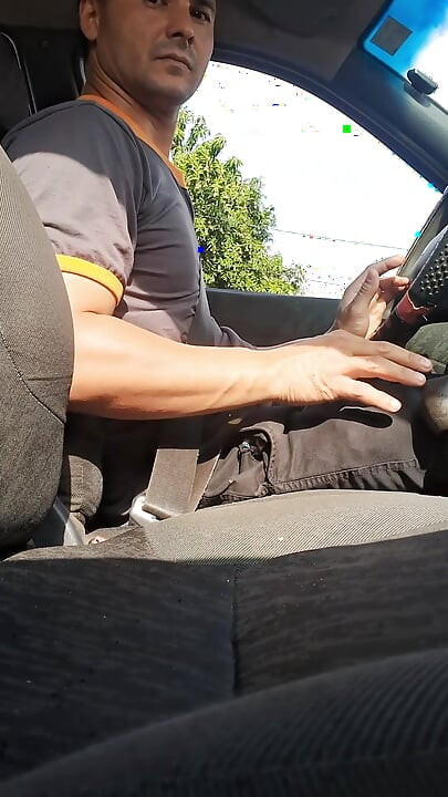 استمناء لذيذ في الشارع