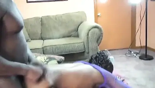 Cewek nympho semok kulit hitam lagi asik ngentot kontol besar pria kulit hitam