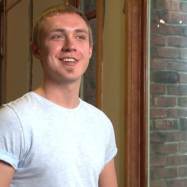 Hung Southern Stud Shoots a Hot Load in His Mouth