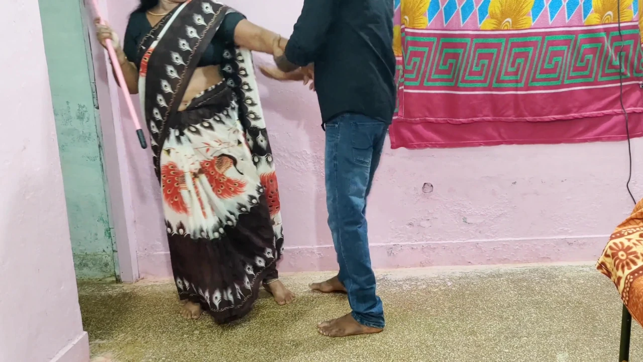 Ateşli Asyalı Hizmetçi Patronundan Dölleniyor.