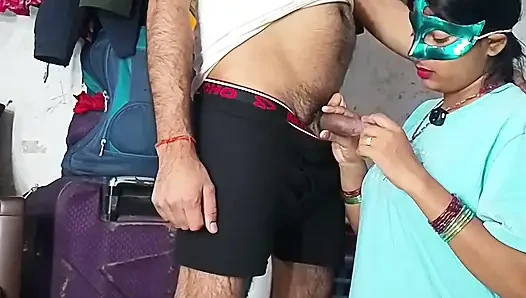 Große jüngere lutscht schwanz im doggystyle