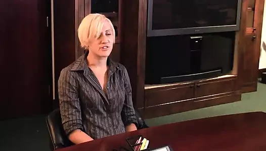 Ela Darling и Dylan Ryan лижут сафическую киску