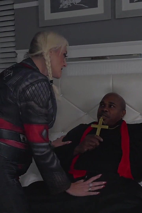 Sexy Harley Quinn Gets Sins Forgiven