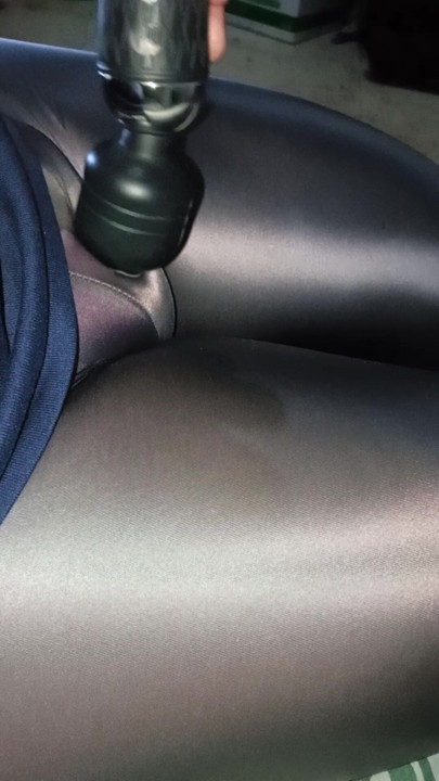 Rub in tight shiny leggins