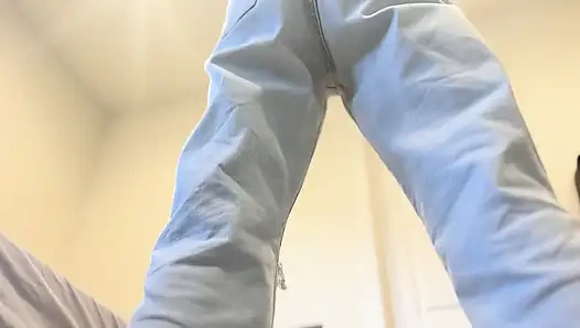 Giantess Squats in Jeans