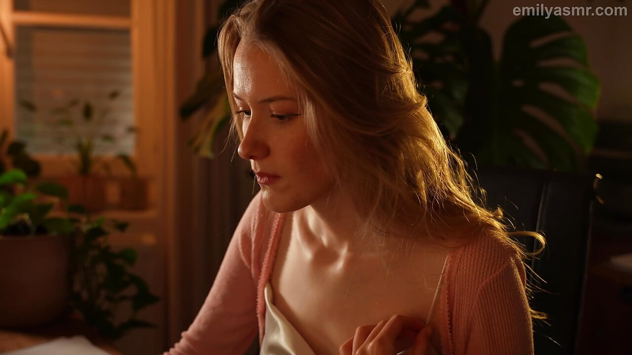 Interviul de angajare devine fierbinte cu secretara... - ASMR
