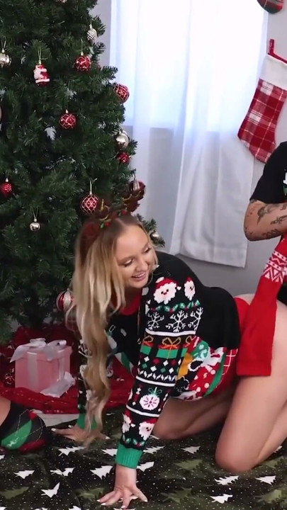 Horny MILF Paisley Porter and Her Freeuse Stepfamily Do Some Christmas Bonding | Clip 2