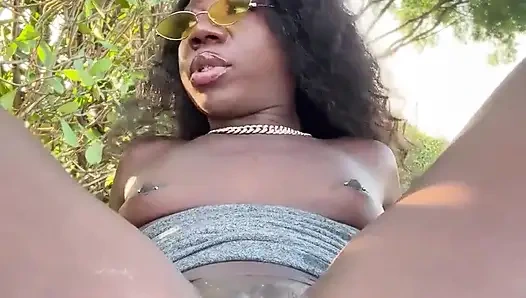 Siyah xxx dışarıda amıyla oynuyor