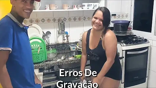 Я не мог больше принимать, и я даже отдал свою задницу другу моего сына, мальчику. Игрушка для актера