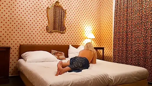Selena为了一个美好的梦想而放松的夜间性爱