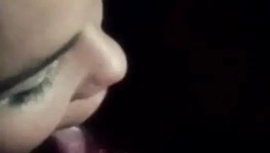 Retro film pornosunun tadını çıkarıyor