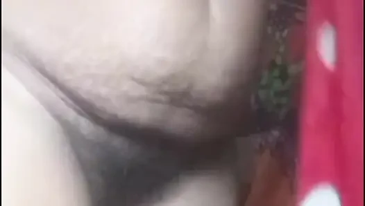 Aunty is oiling her pussy