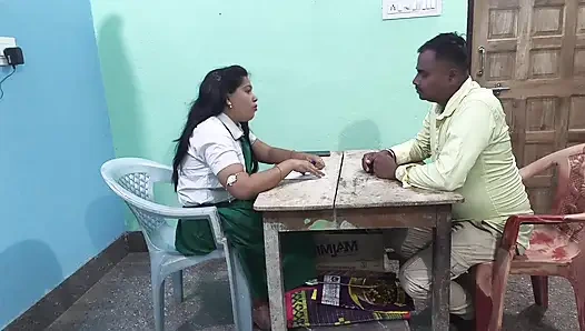 Eğitim öğretmenim okurken odamda beni sert sikiyor