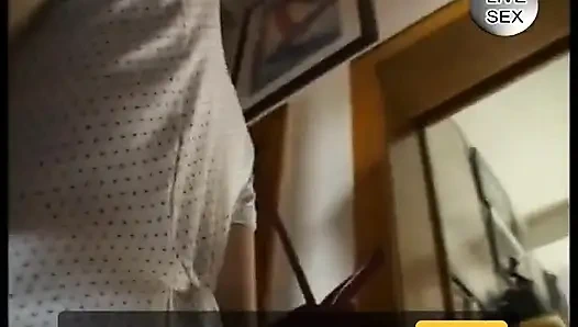 Brunette semok masturbasi sebelum handjob dan doggystyle