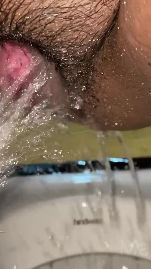 Mallu Aunty Close-up Pissing Wearing Pardha | Clip 1