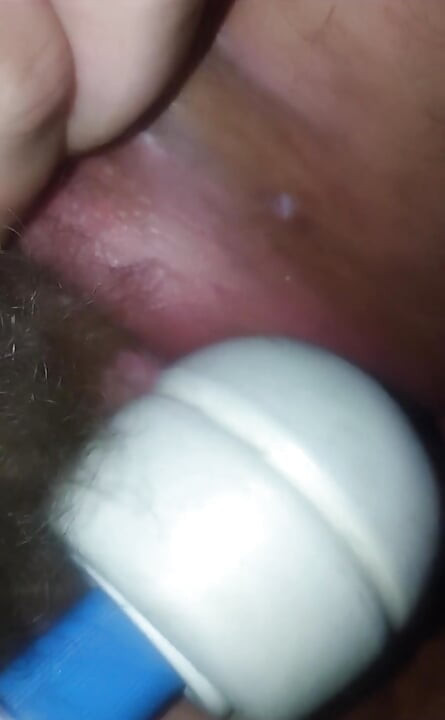 Meu pau está bem na sua buceta ao lado do seu vibrador