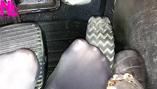 Revving in grauen Wohnungen mit Ketten in Mp4format