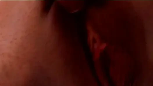 Blondes Schätzchen Fingert Feuchte Muschi in Nahaufnahme