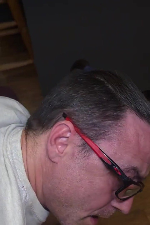 Üvey babasının kıçını kırmak için Fortnite'ı bırakıyor!