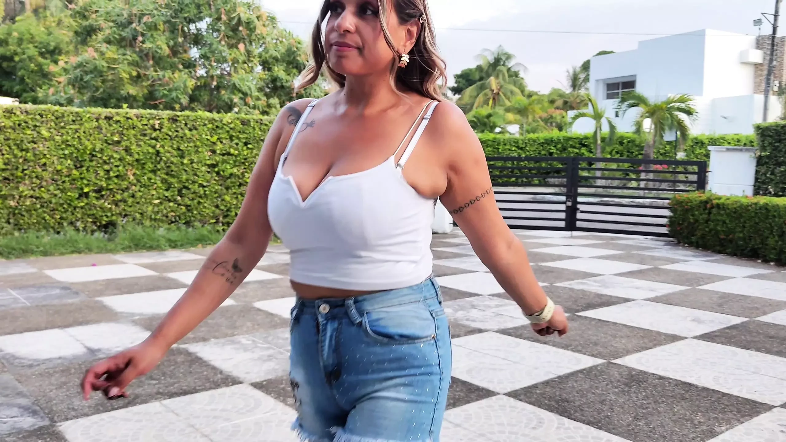 Gadis tiba untuk wawancara dan aku selingkuh dari istriku untuk ngentot habis-habisan