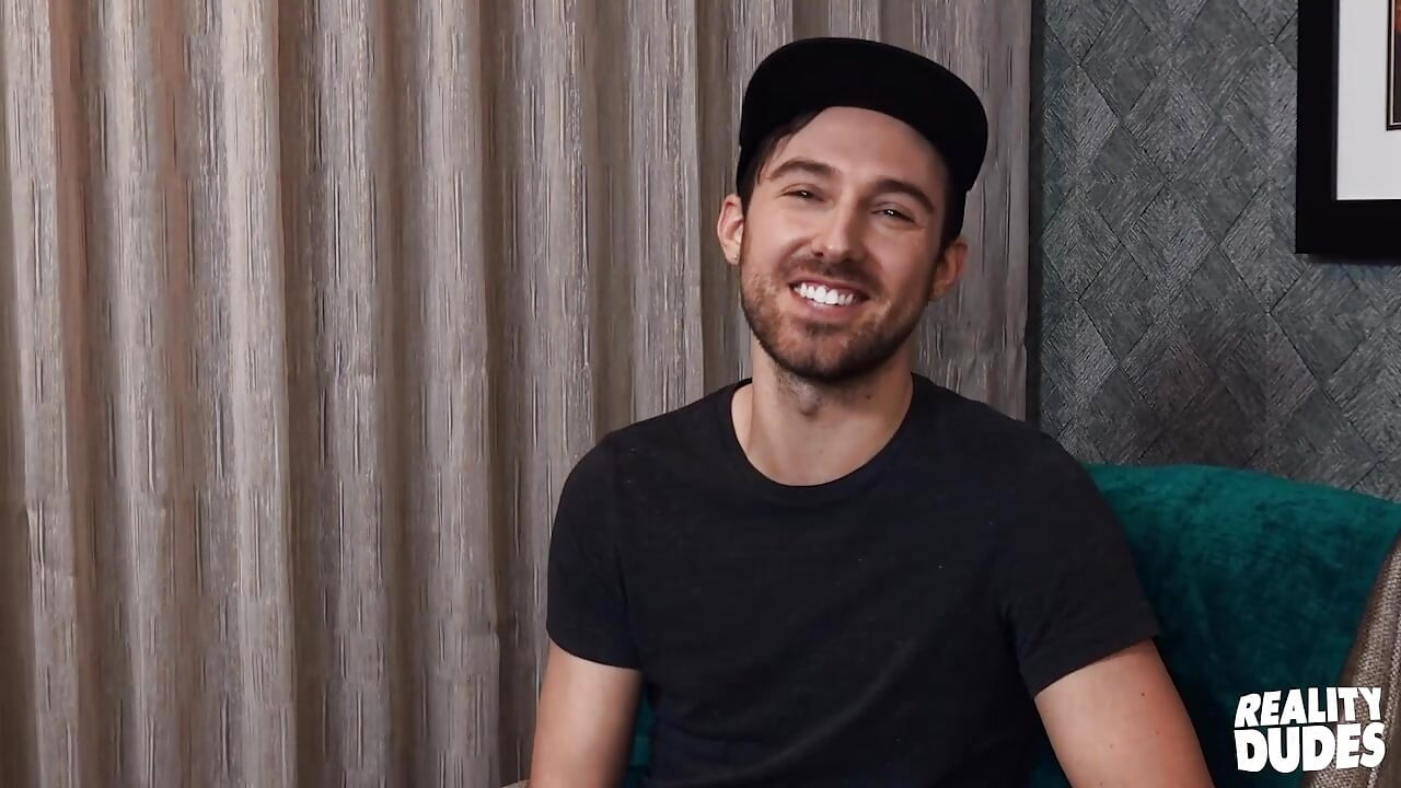 REALITY DUDES - Peyton Gets A Hardcore Pounding And Cum On His Chest For The Right Price