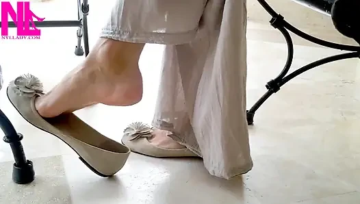 Балетки, игра с обувью босиком
