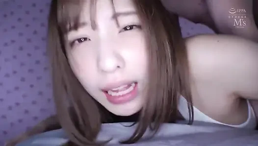 Gadis manis ini pengen banget nyepong kontolmu sampai kamu crot. bagian.1