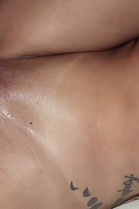 मेरी निजी छोटी वेश्या सिल्वानाली नाम की गोरी पोशाक वाली लैटिना चोदने लायक मम्मी है