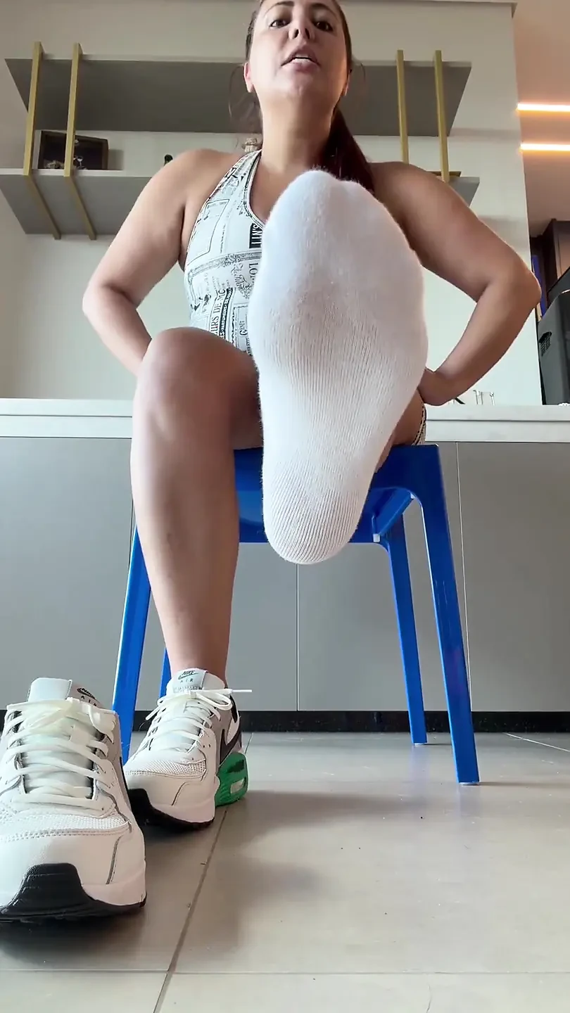 锻炼后脱袜子