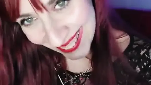 Shyfxx si vampir haus seks yang pengen kamu manfaatkan untuk menghilangkan demam perannya joi
