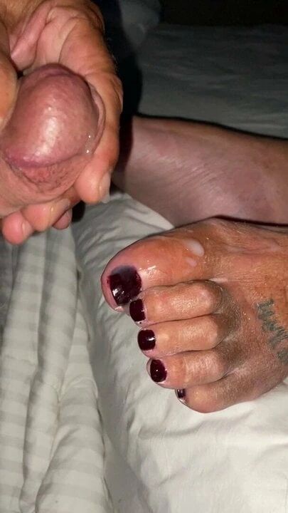 Sniffing her toes and cumming on them