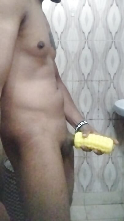 Cậu bé Desi thủ dâm bằng sex toy