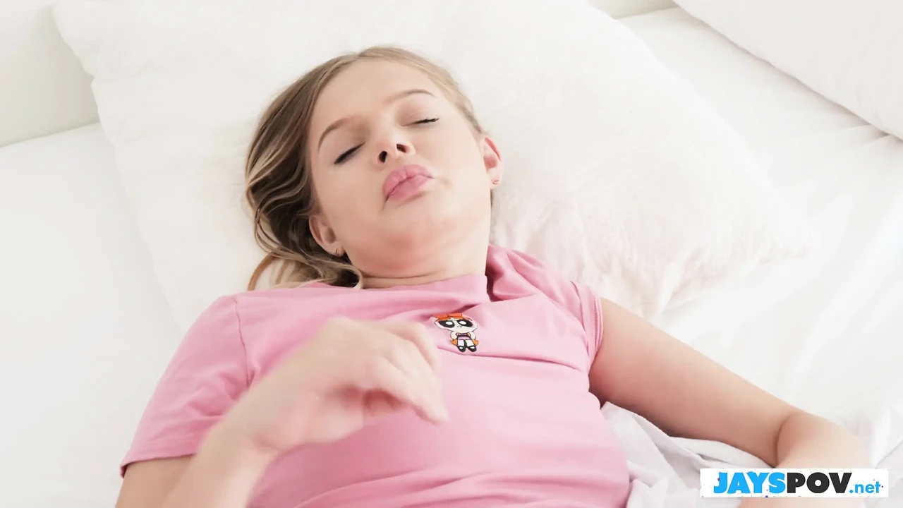 娇小怪胎Coco Lovelock和继父做爱