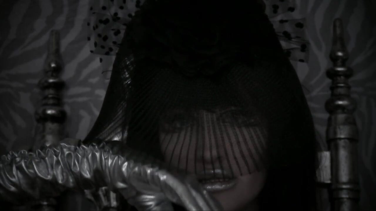 The fascinatrix...