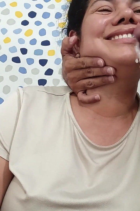 Leche En Los Dientes, Facial