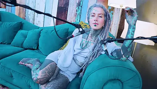 Aku lagi ngomongin tentang p - passion - asmr podcast sfw lagi ngobrol sama model bertato rambut gimbal gotik