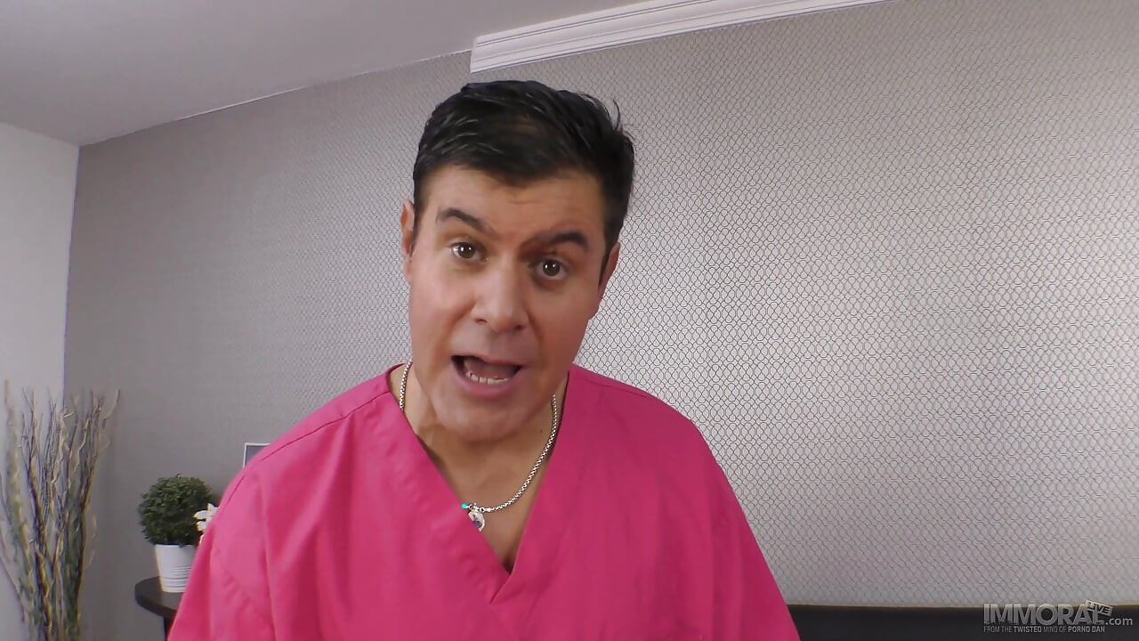 La enfermera ninfómana Heidi Van Horny hace una gran polla correrse dos veces en primer plano