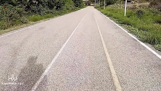 Cowok mesum nunjukin kontolnya di depan umum dan aku nggak bisa menahan diri untuk ngentot di gedung bekas