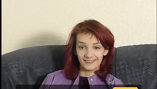 Küçük memeli kızıl saçlı genç kız oyuncu seçmelerinde harika bir sakso çekiyor