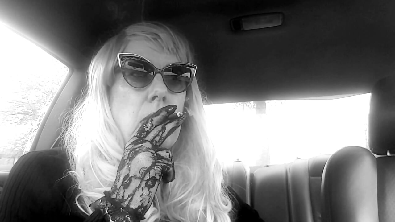 SMOKING GRANDMOTHER DOING A MORE120 WITH LOTS OF DANGLES