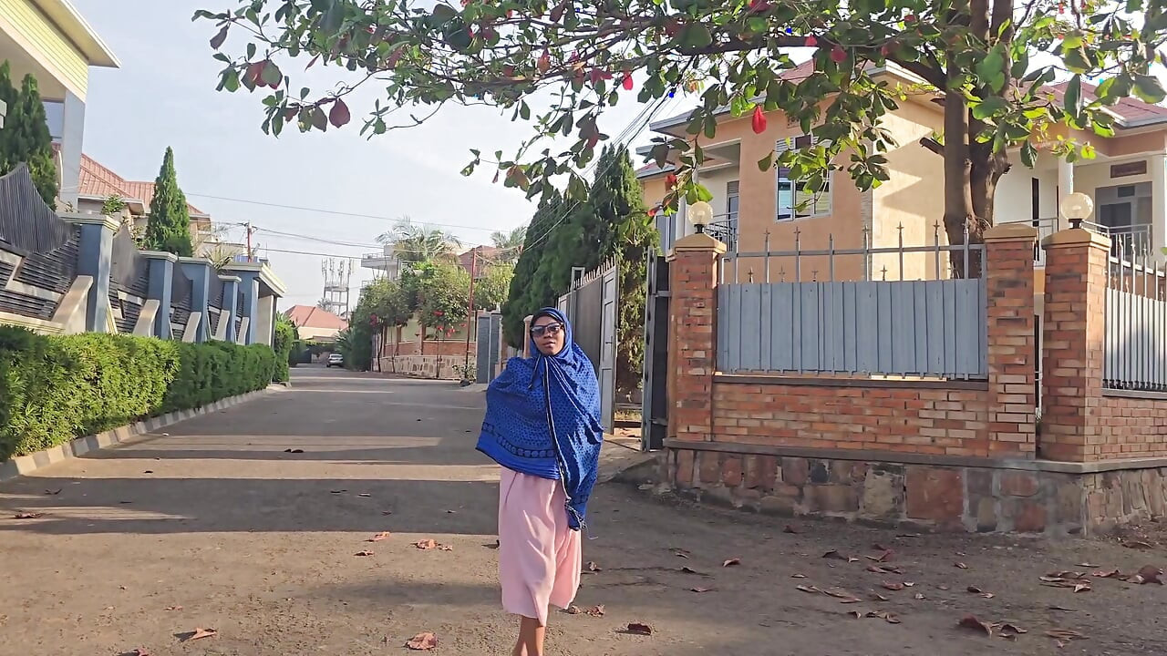 THE  ARABIAN GIRL TRYING TO SQUIRT OUTISIDE NEAR THE ROAD