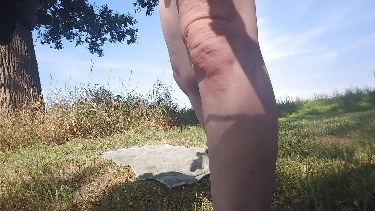 Дупа, блін, прямо на роздоріжжі з пляшкою вина