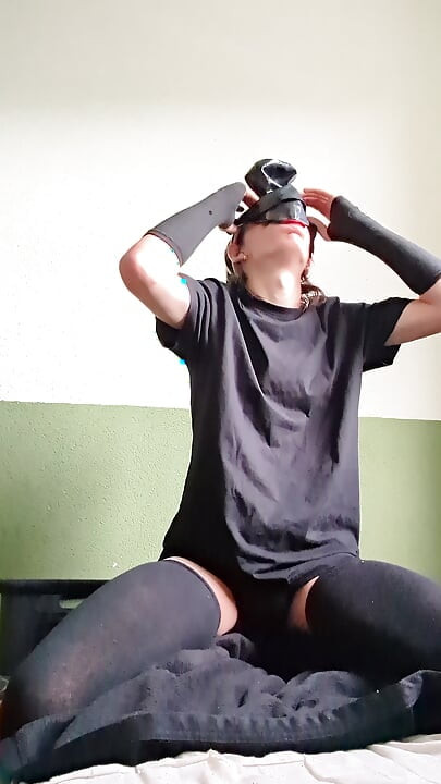 playing wiht myself in latex hood